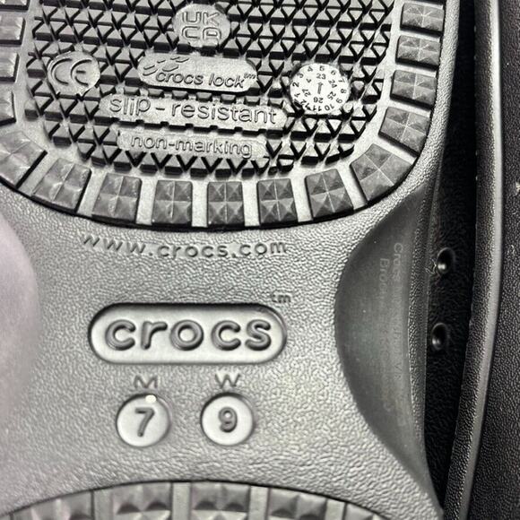 CROCS Clogs Unisex Men7/Wmn9 Black On The Clock Slip On Work Slip Resistant - Picture 9 of 11